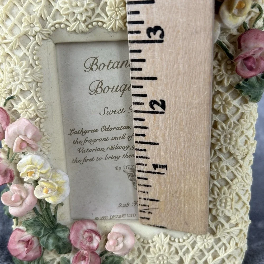 Botanical Bouquets Sweet Pea Resin Picture Frame Lace Floral Hand-Painted Dezine